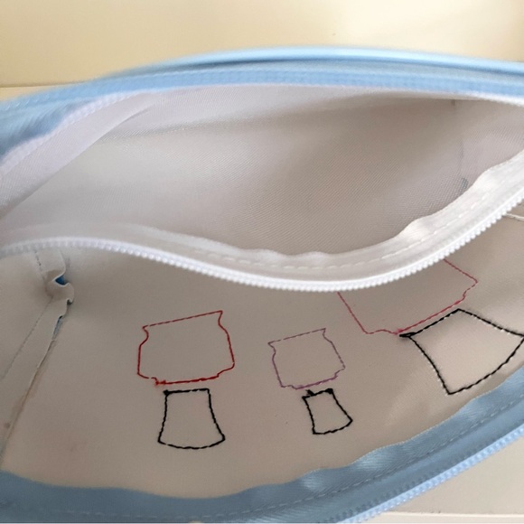 Deborah Lippmann zippy pouch - Picture 12 of 16